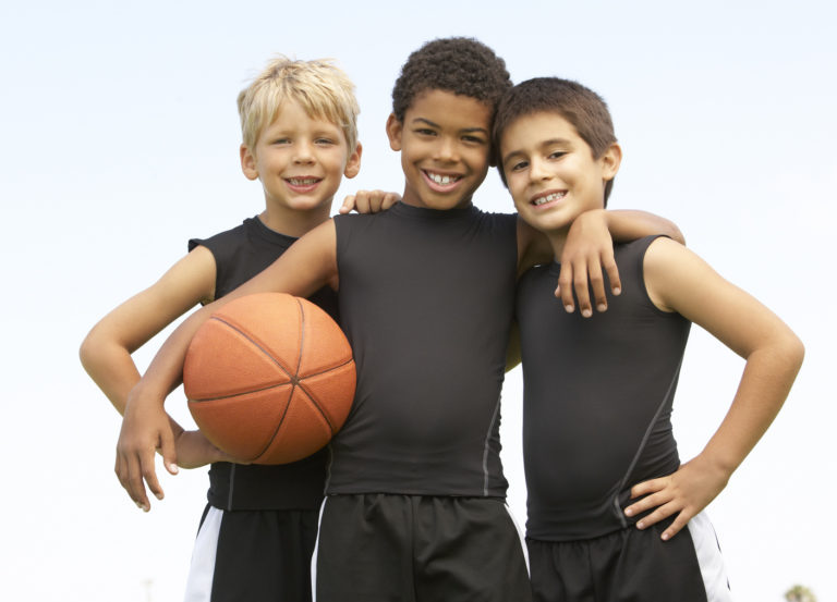 Quels gestes de basket apprendre à un enfant ?